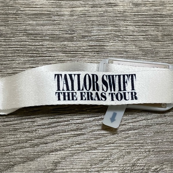 Taylor Swift Eras Tour Light Up Wristband Sofi Stadium Los Angeles 8/9/23 - Picture 2 of 5